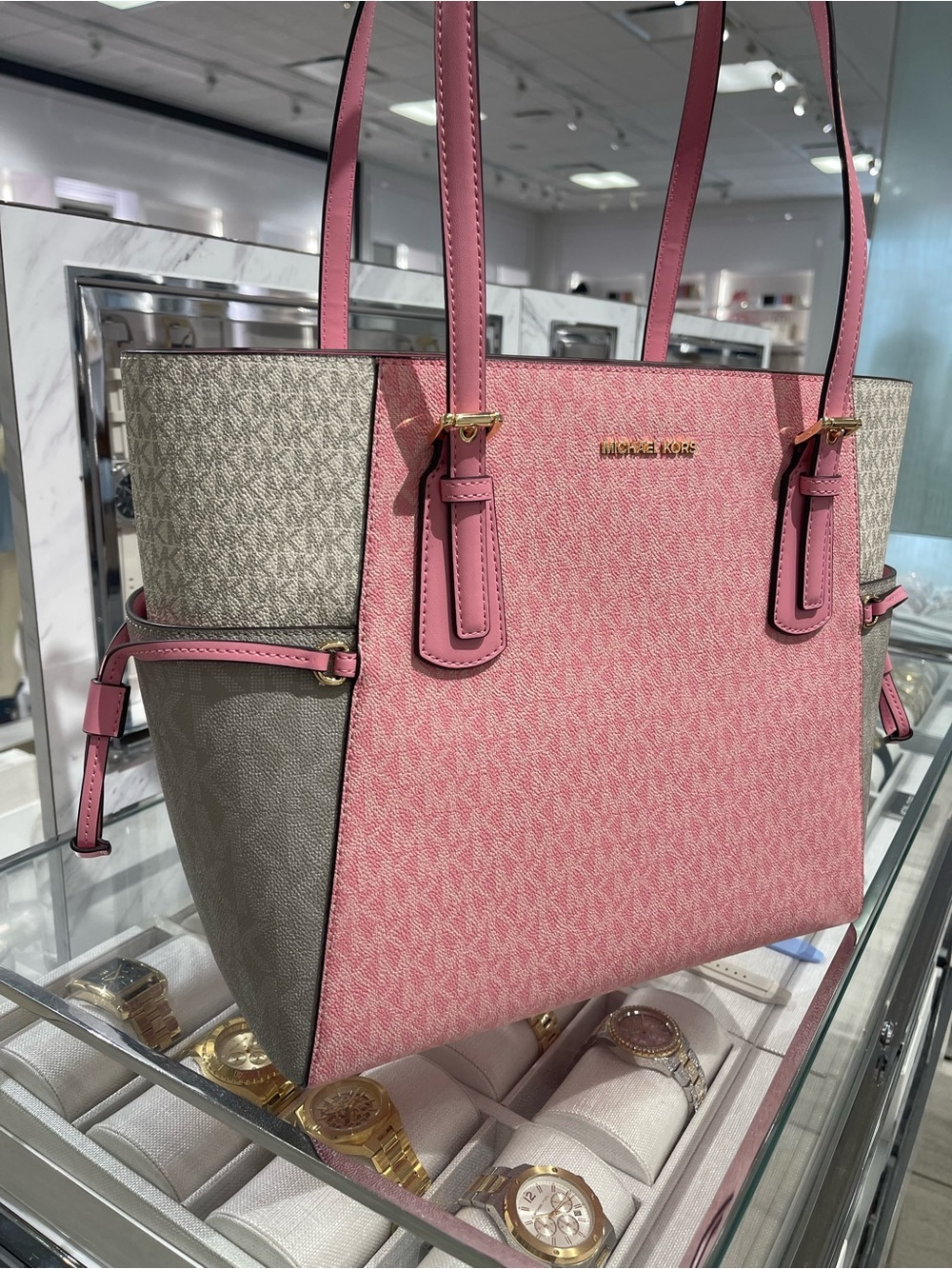 MICHAEL KORS Voyager Lg Color-Block Signature Logo Top Zip EW Shoulder Tote
NWT - Picture 15 of 16